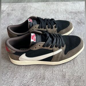 Travis Scott x Air Jordan 1 Low “Mocha”